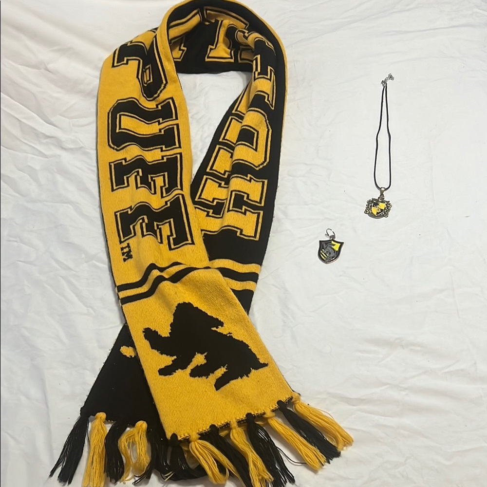 Hufflepuff Scarf with Accessories